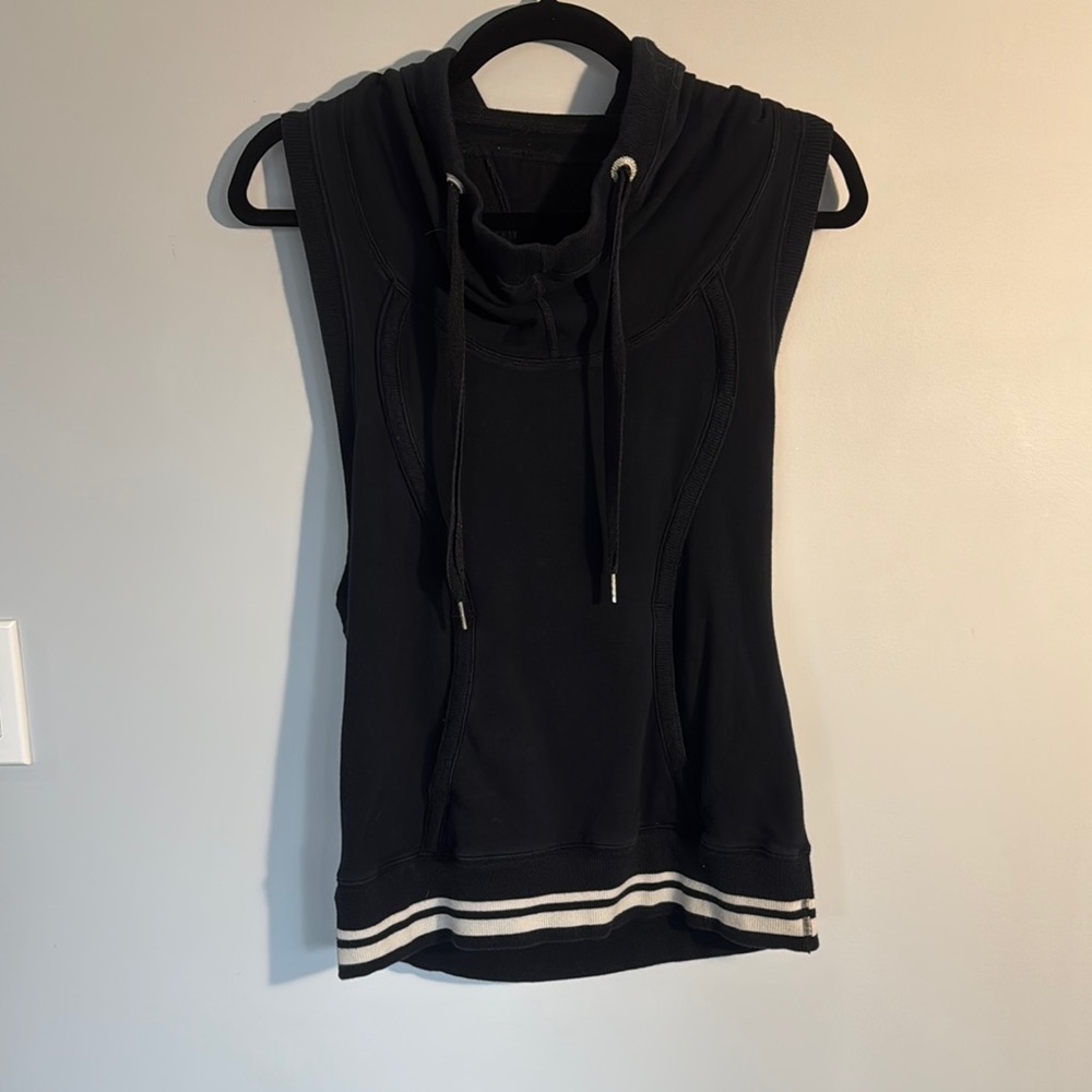 Black Sleeveless Hoodie Top